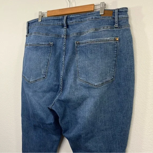 Judy Blue High Rise Relaxed Fit Sunflower Embroidered‎ size 22W - Picture 5 of 10